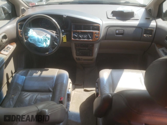 2000 Toyota Sienna LE with VIN 4T3ZF13C8YU219698, listed as a Copart auction lot 59733984 with 305,061 mi miles and Salvage Title. Bid and sale history available at carsss.com. Image 9.