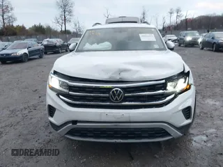 2022 Volkswagen Atlas SE z VIN 1V2KR2CA1NC555087, wystawiony jako IAAI lot #40921013 z przebiegiem 62 834 mil mil oraz . Historia ofert i sprzedaży dostępna na DreamBid. Obrazek 12.