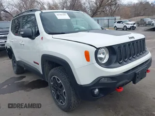 2017 Jeep Renegade Trailhawk z VIN ZACCJBCB5HPG35806, wystawiony jako IAAI lot #41703203 z przebiegiem 61 470 mil mil oraz . Historia ofert i sprzedaży dostępna na DreamBid. Obrazek 1.