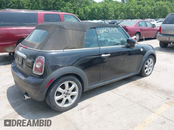 2010 MINI Convertible z VIN WMWMR3C51ATU97251, wystawiony jako IAAI lot #42408143 z przebiegiem 117 315 mil mil oraz . Historia ofert i sprzedaży dostępna na DreamBid. Obrazek 4.