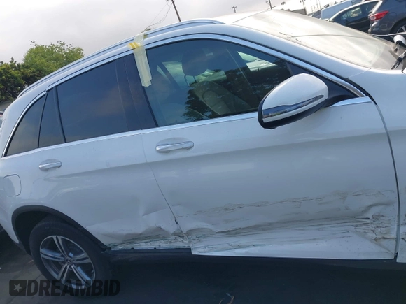 2022 Mercedes-Benz GLC 300 with VIN W1N0G8DB0NG057604, listed as a IAAI auction lot 42381397 with 29,171 mi miles and . Bid and sale history available at DreamBid. Image 14.