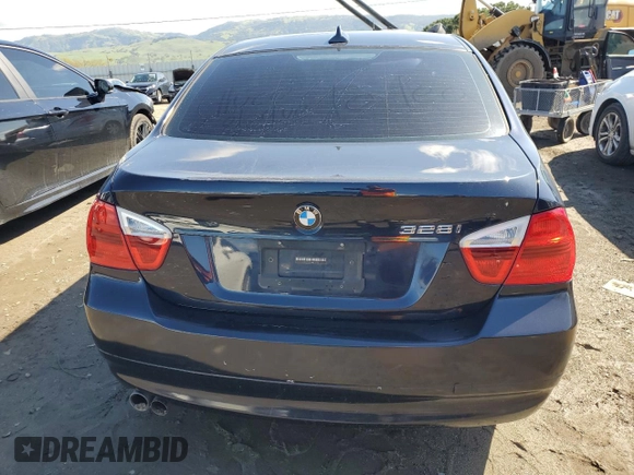 2008 BMW 3 Series 328i z VIN WBAVA37528NL47251, wystawiony jako Copart lot #51368055 z przebiegiem 166 984 mil mil oraz Szkoda całkowita • Salvage title. Historia ofert i sprzedaży dostępna na DreamBid. Obrazek 6.