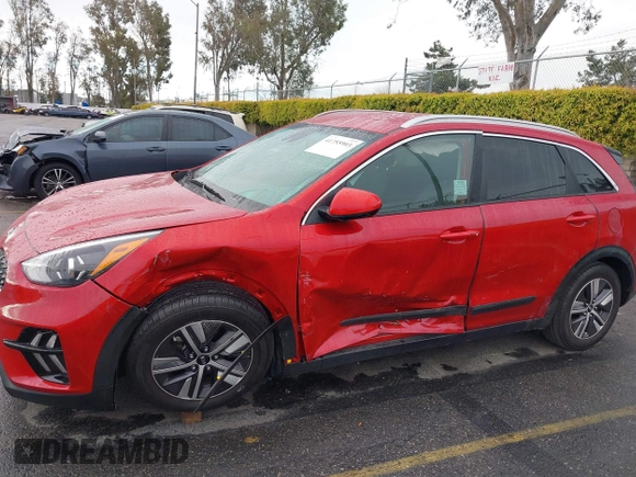 2021 Kia Niro LX with VIN KNDCB3LC6M5471707, listed as a IAAI auction lot 41755903 with 27,196 mi miles. Bid and sale history available at carsss.com. Image 6.