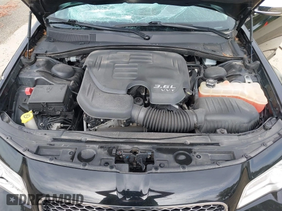 2018 Chrysler 300 Limited with VIN 2C3CCAKG1JH199016, listed as a IAAI auction lot 42065891 with 85,547 mi miles. Bid and sale history available at carsss.com. Image 10.