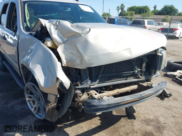 2007 Chevrolet Tahoe LS z VIN 1GNFC13C97J402723, wystawiony jako IAAI lot #42588033 z przebiegiem Nie podano mil oraz . Historia ofert i sprzedaży dostępna na DreamBid. Obrazek 6.