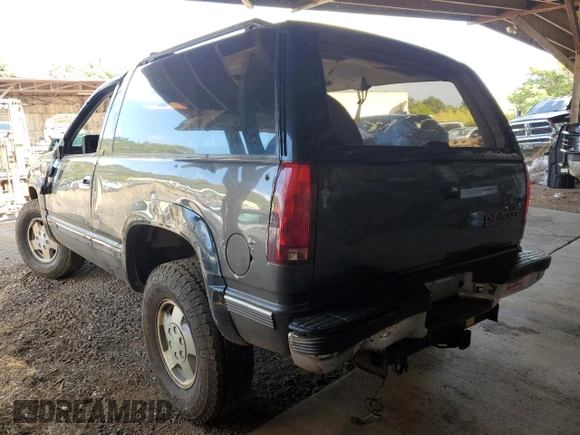 1993 Chevrolet Blazer z VIN 1GNEK18K8PJ350614, wystawiony jako Copart lot #84088954 z przebiegiem 247 946 mil mil oraz Szkoda całkowita • Salvage title. Historia ofert i sprzedaży dostępna na DreamBid. Obrazek 2.