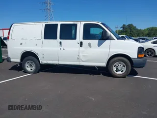 2013 Chevrolet Express Cargo z VIN 1GCWGFBA8D1141378, wystawiony jako IAAI lot #42187304 z przebiegiem 272 585 mil mil oraz . Historia ofert i sprzedaży dostępna na DreamBid. Obrazek 13.