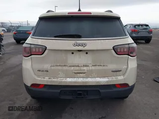 2017 Jeep Compass Latitude with VIN 3C4NJDBB5HT631320, listed as a IAAI auction lot 41446430 with 122,043 mi miles. Bid and sale history available at carsss.com. Image 16.