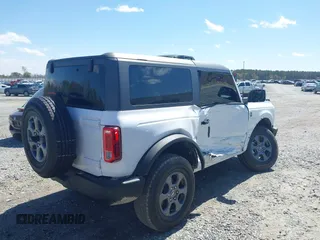 2024 Ford Bronco Big Bend z VIN 1FMDE7AHXRLB54609, wystawiony jako IAAI lot #41853937 z przebiegiem 358 mil mil oraz . Historia ofert i sprzedaży dostępna na DreamBid. Obrazek 6.