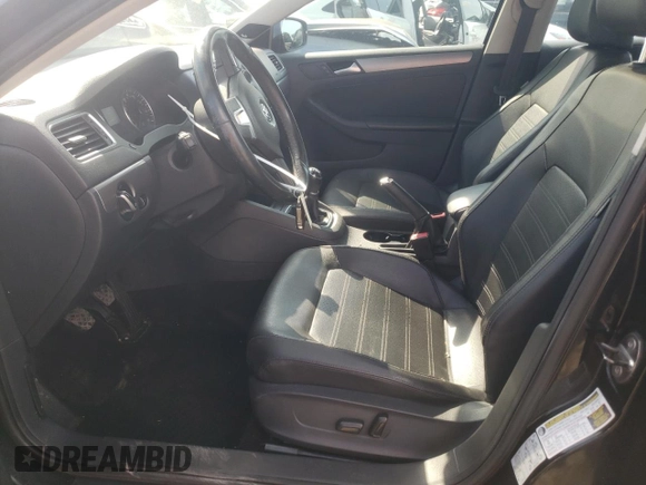 2013 Volkswagen Jetta SEL z VIN 3VWGX7AJ1DM400160, wystawiony jako Copart lot #69621884 z przebiegiem 135 059 mil mil oraz Szkoda całkowita • Salvage title. Historia ofert i sprzedaży dostępna na DreamBid. Obrazek 7.