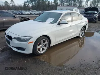 2015 BMW 3 Series 328i xDrive z VIN WBA3B5C51FF959597, wystawiony jako IAAI lot #41531841 z przebiegiem 143 424 mil mil oraz . Historia ofert i sprzedaży dostępna na DreamBid. Obrazek 2.