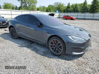 2023 Tesla Model S Plaid z VIN 5YJSA1E61PF518977, wystawiony jako Copart lot #60391625 z przebiegiem Nie podano mil oraz Szkoda całkowita • Salvage title. Historia ofert i sprzedaży dostępna na DreamBid. Obrazek 4.