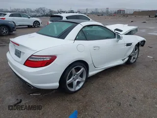 2016 Mercedes-Benz SLK 300 z VIN WDDPK3JA4GF123735, wystawiony jako IAAI lot #41559315 z przebiegiem Nie podano mil oraz . Historia ofert i sprzedaży dostępna na DreamBid. Obrazek 4.