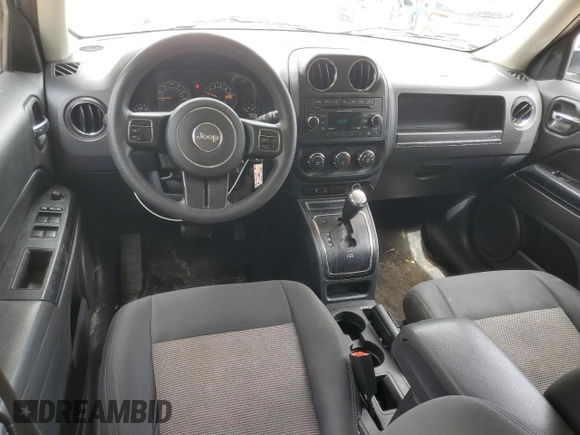 2015 Jeep Patriot Sport z VIN 1C4NJPBA7FD192035, wystawiony jako Copart lot #48484015 z przebiegiem 148 223 mil mil oraz Czysty tytuł • Clean title. Historia ofert i sprzedaży dostępna na DreamBid. Obrazek 8.