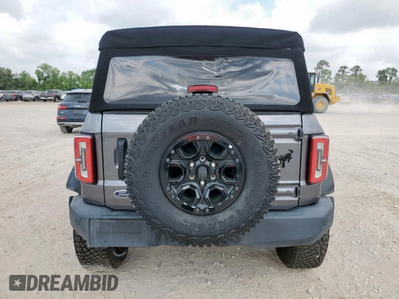 2022 Ford Bronco с VIN 1FMEE5DP9NLA72991, выставлен на аукционе Copart как лот 56551355 с пробегом 2 692 миль миль и Списание • Salvage title. История ставок и продаж доступна на DreamBid. Изображение 6.