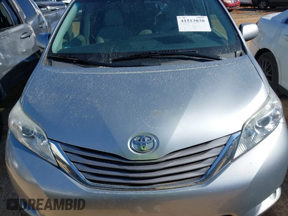2016 Toyota Sienna XLE with VIN 5TDYK3DC4GS739785, listed as a IAAI auction lot 41513038 with 71,935 mi miles. Bid and sale history available at carsss.com. Image 13.