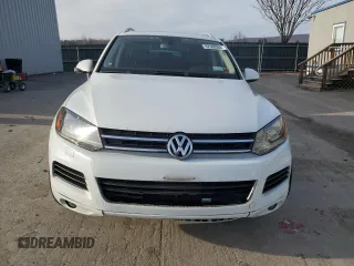2013 Volkswagen Touareg Lux with VIN WVGEF9BP5DD000427, listed as a Copart auction lot 82340364 with Not Provided miles and Salvage Title. Bid and sale history available at DreamBid. Image 5.