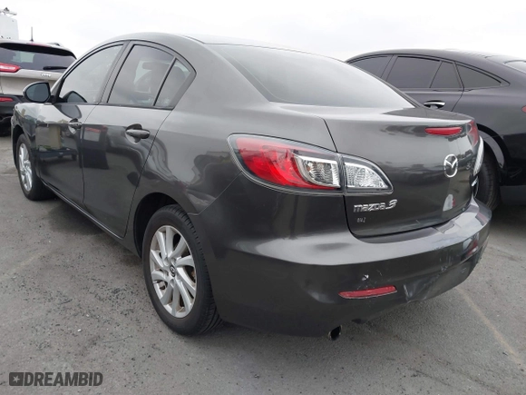 2013 Mazda Mazda3 i Grand Touring with VIN JM1BL1WP9D1758445, listed as a IAAI auction lot 41847918 with 140,833 mi miles. Bid and sale history available at carsss.com. Image 3.