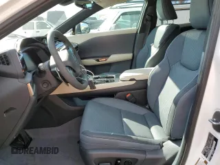 2023 Lexus RZ 450e Premium z VIN JTJAAAAB7PA021503, wystawiony jako Copart lot #41259754 z przebiegiem 1150 mil mil oraz . Historia ofert i sprzedaży dostępna na DreamBid. Obrazek 7.
