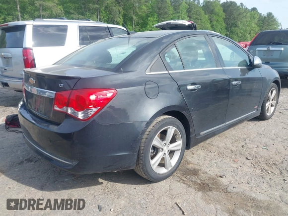 2014 Chevrolet Cruze 2LT z VIN 1G1PE5SB2E7320522, wystawiony jako IAAI lot #42073346 z przebiegiem 116 427 mil mil oraz . Historia ofert i sprzedaży dostępna na DreamBid. Obrazek 4.