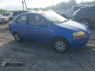 2005 Chevrolet Aveo LS z VIN KL1TD52685B293472, wystawiony jako IAAI lot #42805642 z przebiegiem 162 009 mil mil oraz . Historia ofert i sprzedaży dostępna na DreamBid. Obrazek 1.