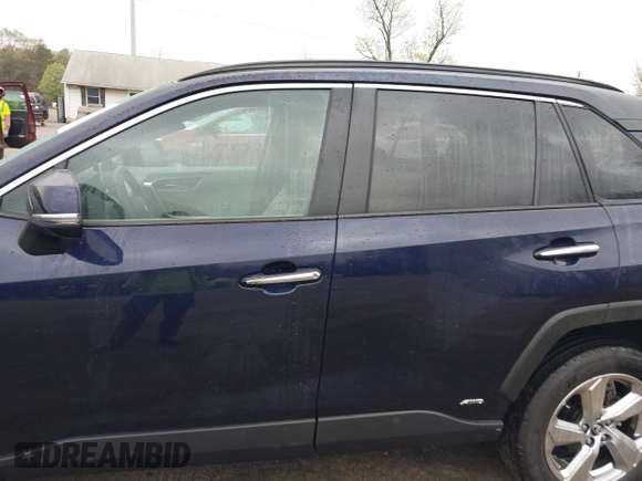 2020 Toyota RAV4 Hybrid Limited with VIN 4T3DWRFV1LU005327, listed as a IAAI auction lot 41886432 with 13,107 mi miles. Bid and sale history available at carsss.com. Image 15.