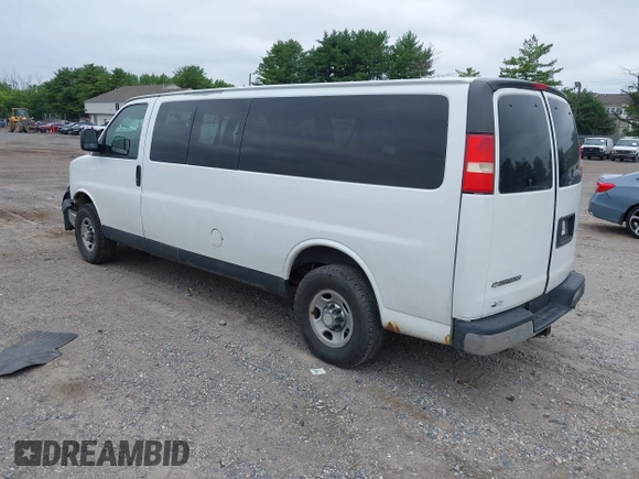 2008 Chevrolet Express Passenger z VIN 1GAHG39K581171068, wystawiony jako IAAI lot #42530215 z przebiegiem 251 871 mil mil oraz . Historia ofert i sprzedaży dostępna na DreamBid. Obrazek 3.