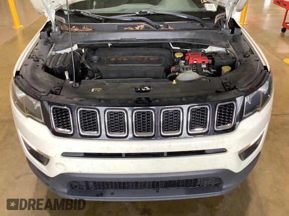 2019 Jeep Compass Latitude z VIN 3C4NJDBB1KT639096, wystawiony jako IAAI lot #42597978 z przebiegiem 110 803 mil mil oraz . Historia ofert i sprzedaży dostępna na DreamBid. Obrazek 3.