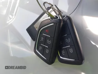 2024 Cadillac LYRIQ Sport z VIN 1GYKPVRK6RZ131099, wystawiony jako IAAI lot #41979330 z przebiegiem 3953 mil mil oraz . Historia ofert i sprzedaży dostępna na DreamBid. Obrazek 11.
