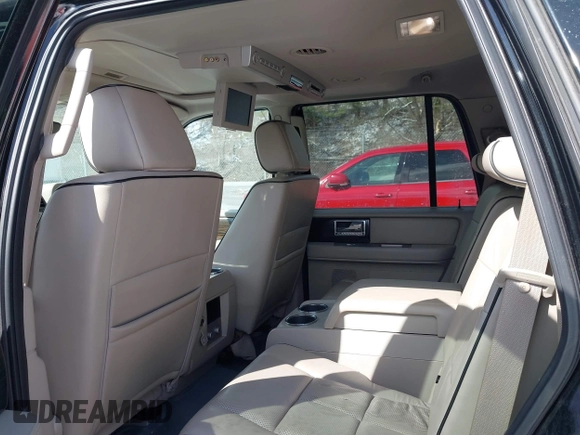 2007 Lincoln Navigator z VIN 5LMFU285X7LJ09190, wystawiony jako IAAI lot #41611256 z przebiegiem 185 879 mil mil oraz . Historia ofert i sprzedaży dostępna na DreamBid. Obrazek 8.