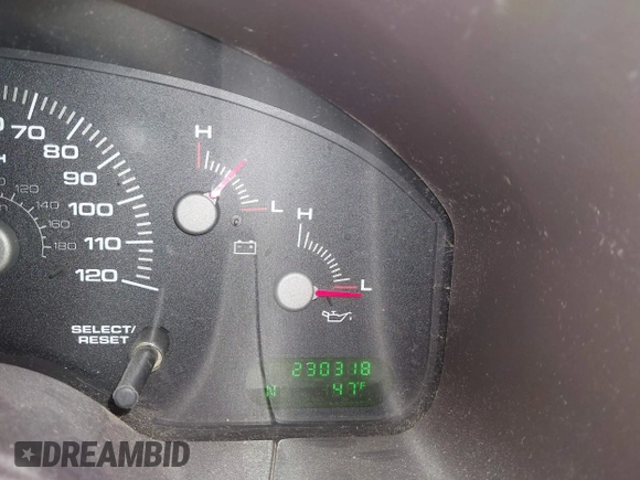 2004 Ford Expedition Special Service with VIN 1FMPU16L34LB27156, listed as a IAAI auction lot 41561202 with 230,318 mi miles. Bid and sale history available at carsss.com. Image 15.