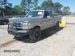1996 Ford F-250 with VIN 1FTHX26F0TEB68671, listed as a IAAI auction lot 41903909 with 330,621 mi miles. Bid and sale history available at carsss.com. Image 2.