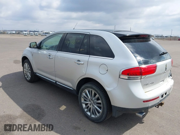 2011 Lincoln MKX z VIN 2LMDJ8JK7BBJ15676, wystawiony jako IAAI lot #42096817 z przebiegiem 218 798 mil mil oraz . Historia ofert i sprzedaży dostępna na DreamBid. Obrazek 3.