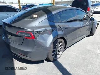 2023 Tesla Model 3 z VIN 5YJ3E1EA5PF639346, wystawiony jako IAAI lot #41896608 z przebiegiem 25 618 mil mil oraz . Historia ofert i sprzedaży dostępna na DreamBid. Obrazek 4.