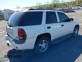 2007 Chevrolet TrailBlazer LS with VIN 1GNDT13S772165044, listed as a IAAI auction lot 42108434 with 93,391 mi miles and . Bid and sale history available at DreamBid. Image 4.