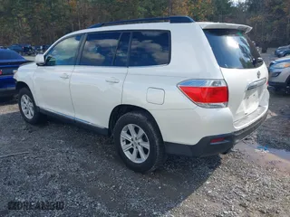 2013 Toyota Highlander with VIN 5TDZK3EH6DS127887, listed as a IAAI auction lot 40918744 with 200,755 mi miles. Bid and sale history available at carsss.com. Image 3.