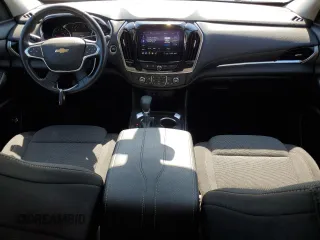 2021 Chevrolet Traverse LT Cloth z VIN 1GNEVGKWXMJ163795, wystawiony jako Copart lot #51972485 z przebiegiem 28 043 mil mil oraz Szkoda całkowita • Salvage title. Historia ofert i sprzedaży dostępna na DreamBid. Obrazek 8.