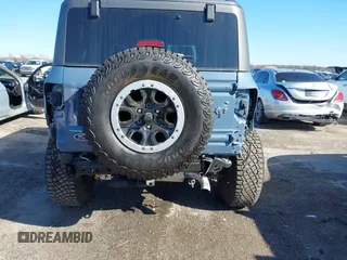 2024 Ford Bronco Badlands z VIN 1FMEE9BP2RLA26774, wystawiony jako IAAI lot #41756285 z przebiegiem 5875 mil mil oraz . Historia ofert i sprzedaży dostępna na DreamBid. Obrazek 6.