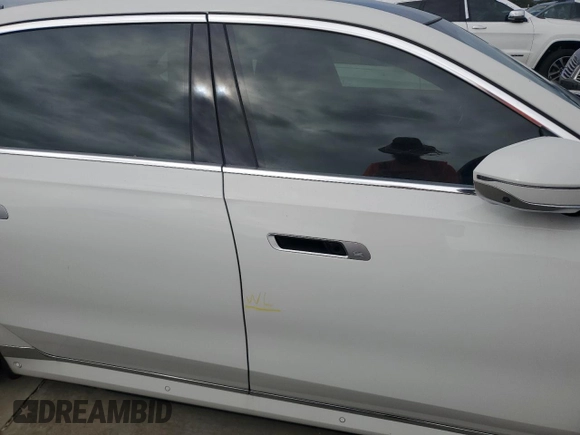 2024 BMW i7 xDrive60 z VIN WBY53EJ08RCP27227, wystawiony jako Copart lot #74042144 z przebiegiem Nie podano mil oraz Nie do naprawy. Historia ofert i sprzedaży dostępna na DreamBid. Obrazek 12.
