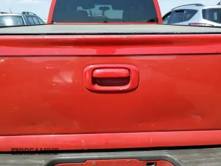 2005 Chevrolet Silverado SS z VIN 2GCEK19N851235293, wystawiony jako Copart lot #65541034 z przebiegiem 217 112 mil mil oraz Szkody całkowita. Historia ofert i sprzedaży dostępna na DreamBid. Obrazek 10.