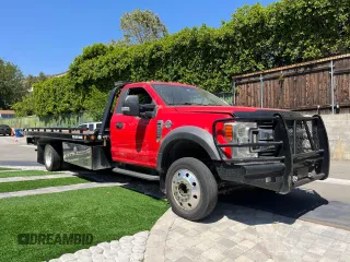 2019 Ford F-550 XL z VIN 1FDUF5GTXKED16424, wystawiony jako Copart lot #58211125 z przebiegiem 200 684 mil mil oraz Szkody całkowita. Historia ofert i sprzedaży dostępna na DreamBid. Obrazek 1.