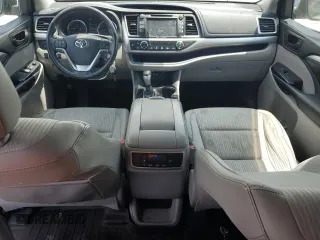 2018 Toyota Highlander LE with VIN 5TDZZRFH9JS267392, listed as a Copart auction lot 58859525 with 145,641 mi miles and Salvage title. Bid and sale history available at DreamBid. Image 8.