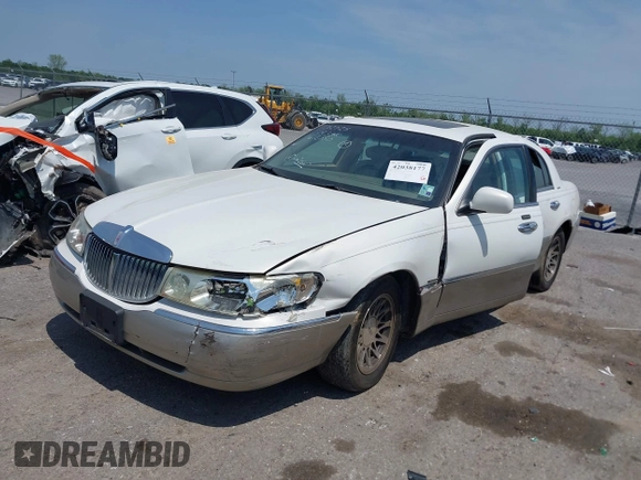 2002 Lincoln Town Car Signature z VIN 1LNHM82W72Y612350, wystawiony jako IAAI lot #42038177 z przebiegiem Nie podano mil oraz . Historia ofert i sprzedaży dostępna na DreamBid. Obrazek 17.