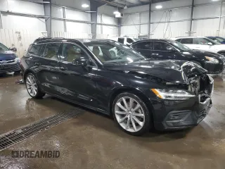 2020 Volvo V60 Momentum z VIN YV1102EK2L2361873, wystawiony jako Copart lot #47556795 z przebiegiem 55 975 mil mil oraz Szkoda całkowita • Salvage title. Historia ofert i sprzedaży dostępna na DreamBid. Obrazek 4.