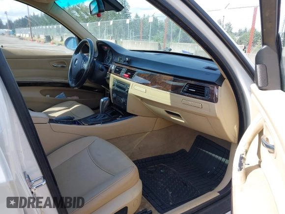 2008 BMW 3 Series 328i z VIN WBAVA33558K054158, wystawiony jako IAAI lot #42540443 z przebiegiem 113 597 mil mil oraz . Historia ofert i sprzedaży dostępna na DreamBid. Obrazek 5.
