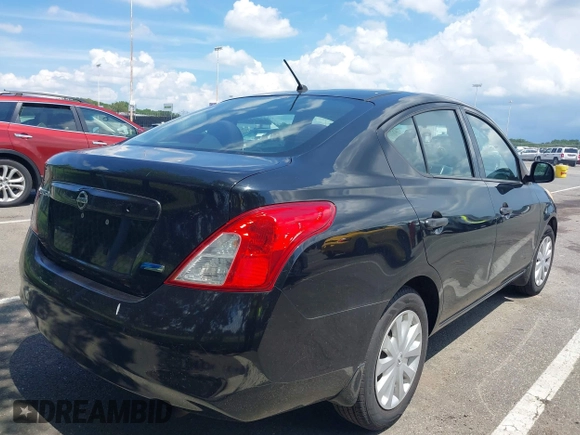 2012 Nissan Versa S z VIN 3N1CN7AP7CL942334, wystawiony jako IAAI lot #42744514 z przebiegiem 157 841 mil mil oraz . Historia ofert i sprzedaży dostępna na DreamBid. Obrazek 4.