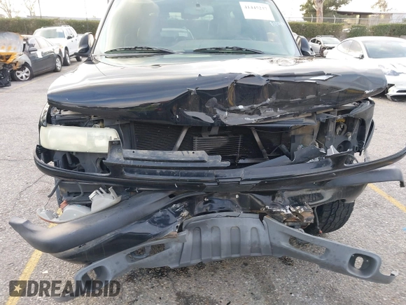 2004 Chevrolet Tahoe LS with VIN 1GNEK13T64R265302, listed as a IAAI auction lot 41445237 with 242,840 mi miles. Bid and sale history available at carsss.com. Image 6.