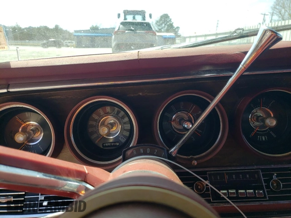 1967 Ford Thunderbird с VIN 7Y81Z140868, выставлен на аукционе Copart как лот 48182305 с пробегом 56 543 миль миль и Списание • Salvage title. История ставок и продаж доступна на DreamBid. Изображение 9.