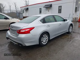 2016 Nissan Altima S with VIN 1N4AL3AP7GN350673, listed as a IAAI auction lot 41967958 with 132,352 mi miles and . Bid and sale history available at carsss.com. Image 4.