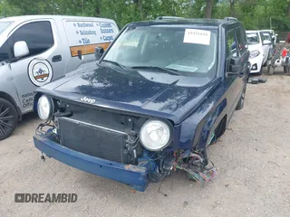 2016 Jeep Patriot Latitude z VIN 1C4NJRFB6GD500649, wystawiony jako IAAI lot #42335103 z przebiegiem 52 742 mil mil oraz . Historia ofert i sprzedaży dostępna na DreamBid. Obrazek 18.